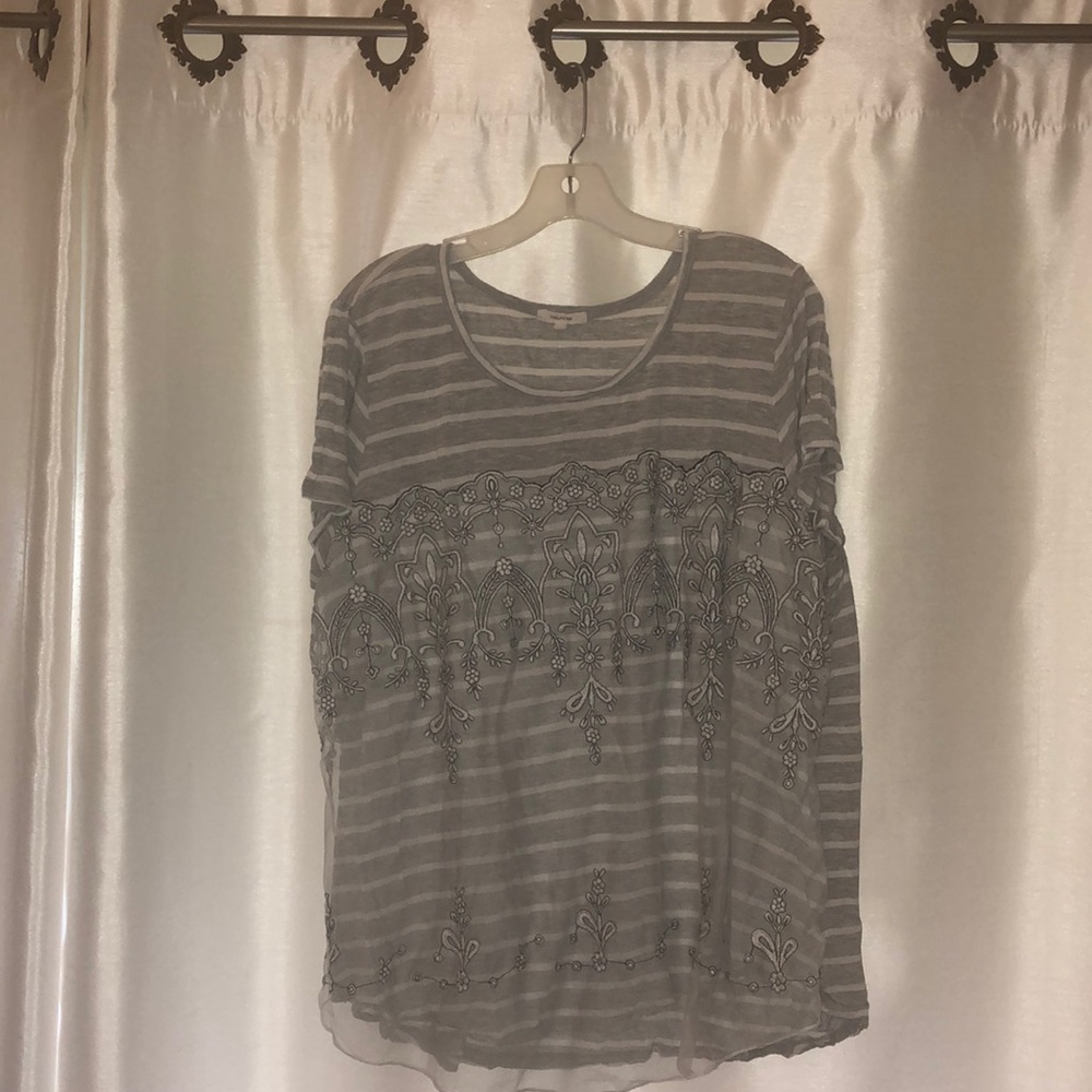 LACE GRAY AND WHITE STRIPPED SHIRT!